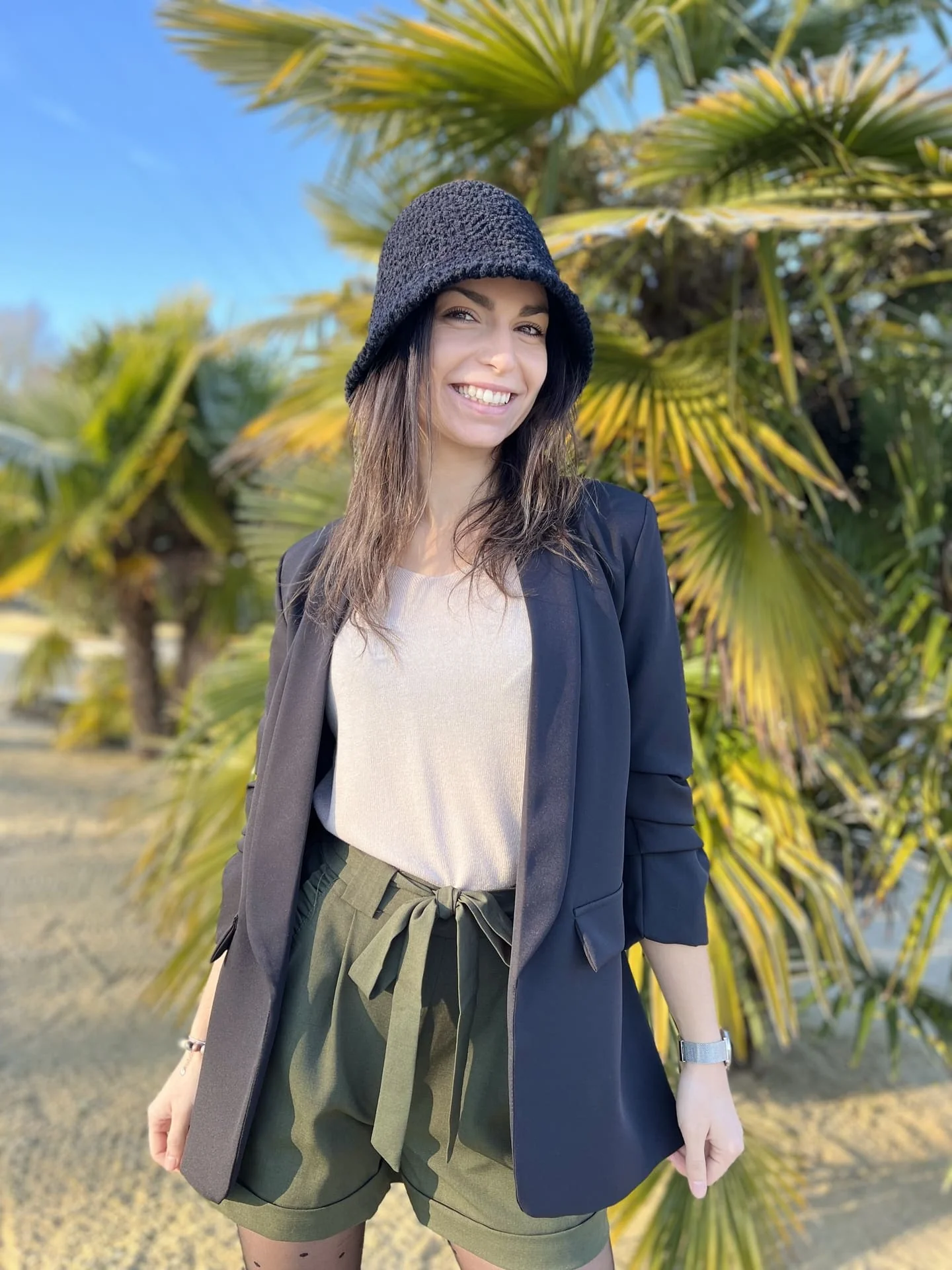 Short Louise - Image 10