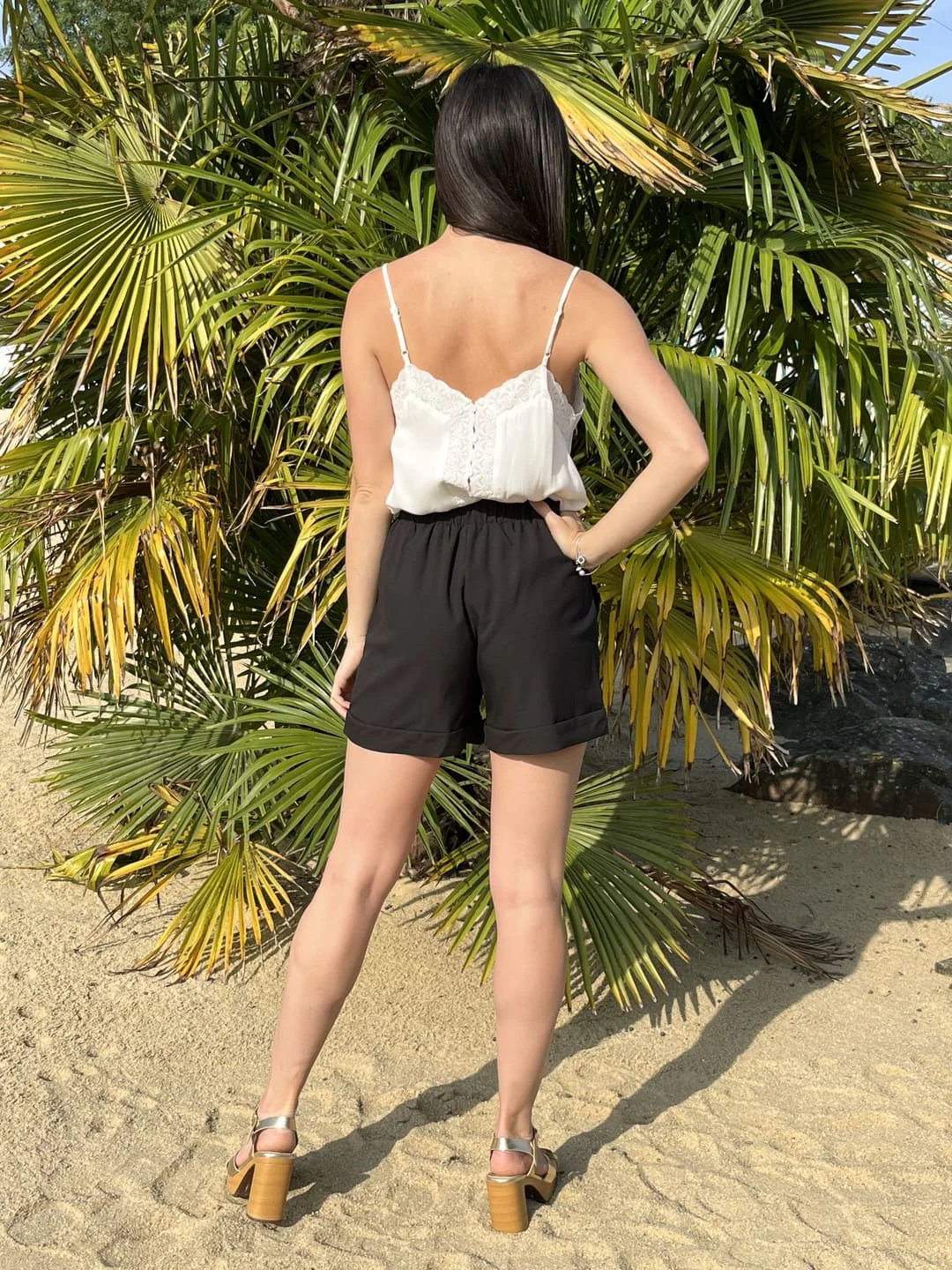 Short Louise - Image 16