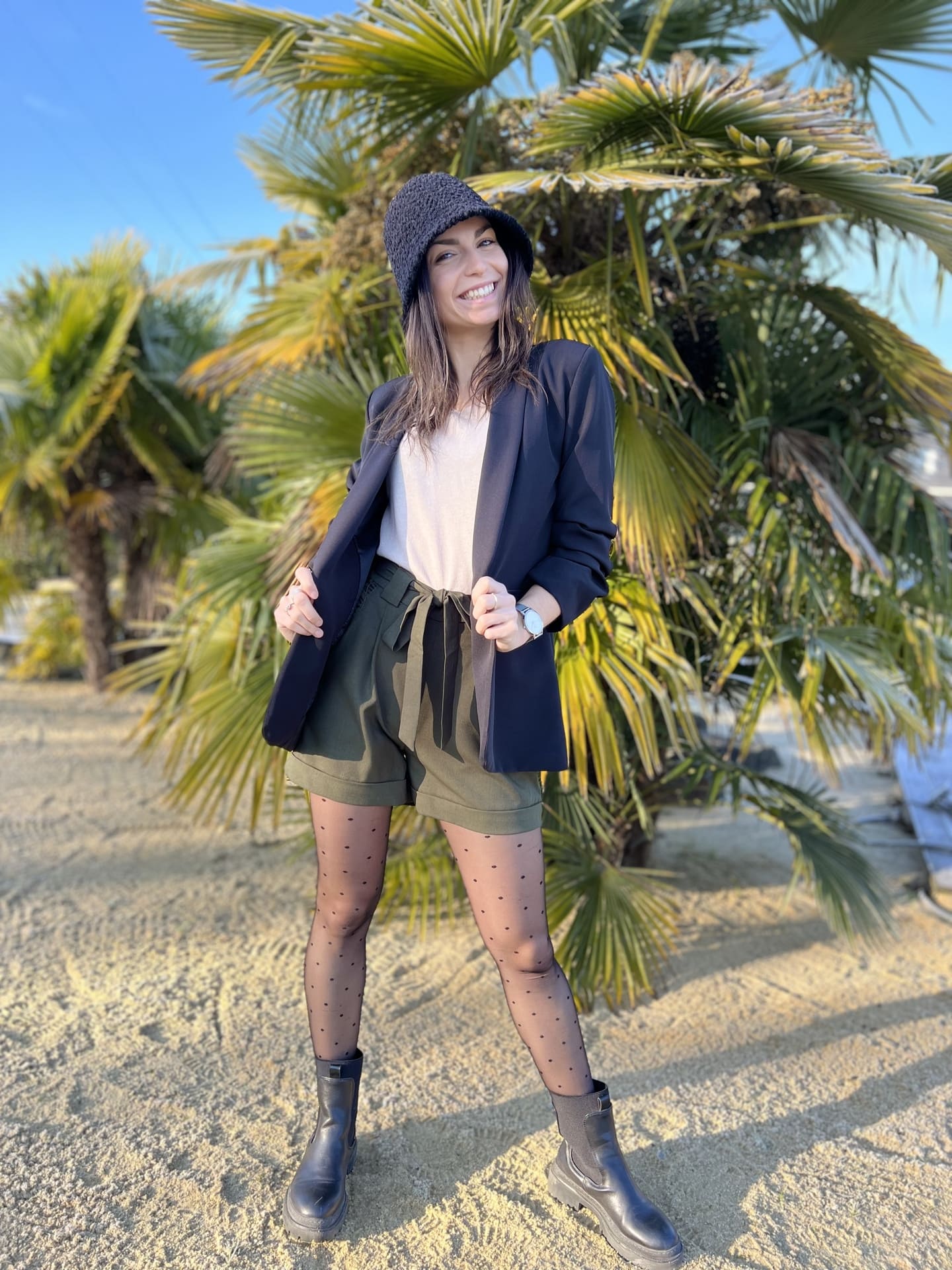 Short Louise - Image 8