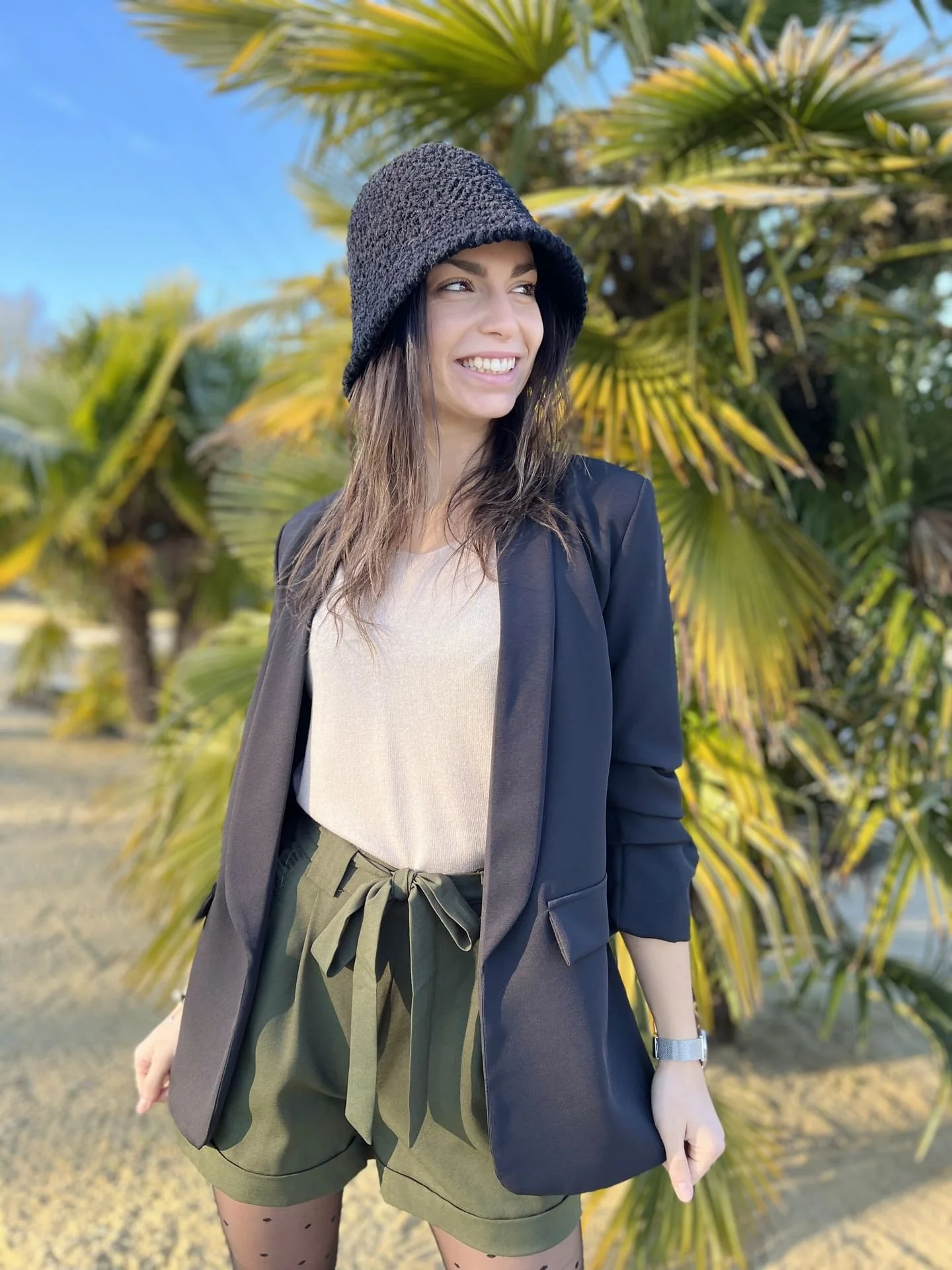 Short Louise - Image 9
